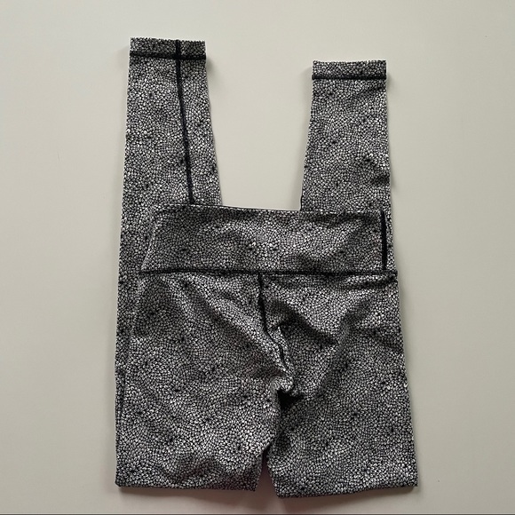 LULULEMON “Plush Petal” Wunder Under leggings - Picture 4 of 6